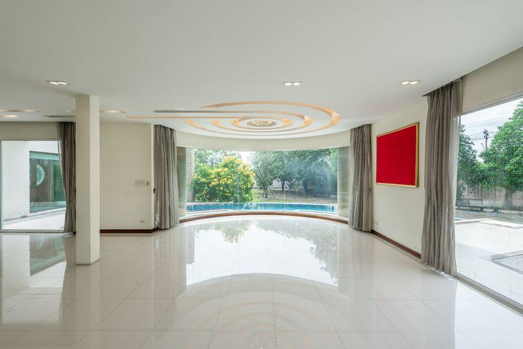 รูป ขายบ้านเดี่ยว Luxury ปัญญาอินทรา P5 ที่ดิน 1 ไร่ครึ่ง พร้อมสระว่ายน้ำ และเรือนรับรอง ใกล้สนามกอล์ฟปัญญา แฟชั่นไอส์แลนด์ - รูปที่ 10/46