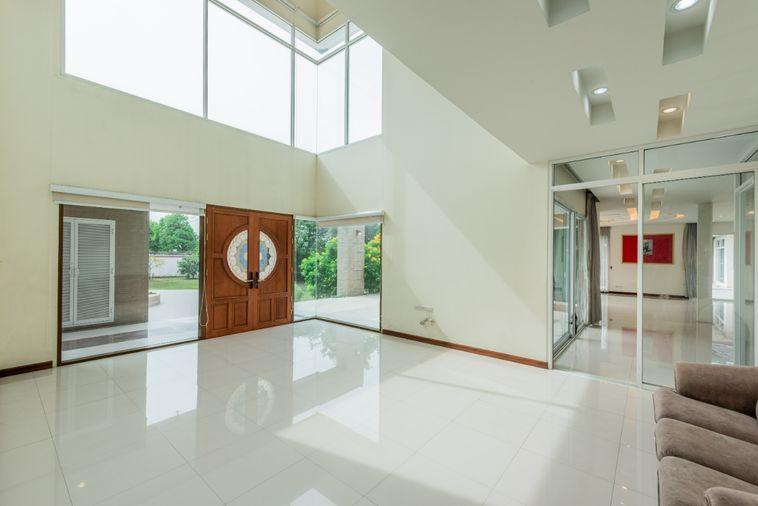 รูป ขายบ้านเดี่ยว Luxury ปัญญาอินทรา P5 ที่ดิน 1 ไร่ครึ่ง พร้อมสระว่ายน้ำ และเรือนรับรอง ใกล้สนามกอล์ฟปัญญา แฟชั่นไอส์แลนด์ - รูปที่ 9/46