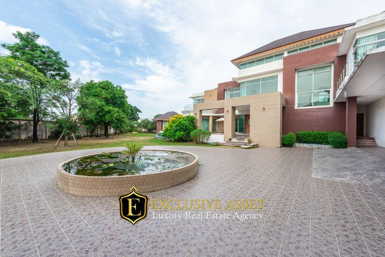 รูป ขายบ้านเดี่ยว Luxury ปัญญาอินทรา P5 ที่ดิน 1 ไร่ครึ่ง พร้อมสระว่ายน้ำ และเรือนรับรอง ใกล้สนามกอล์ฟปัญญา แฟชั่นไอส์แลนด์ - รูปที่ 3/46