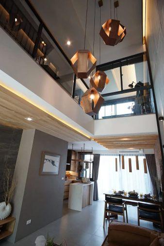 picture Luxury corner townhome, private, 6-meter high ceilings, Lasalle area. - 5/16