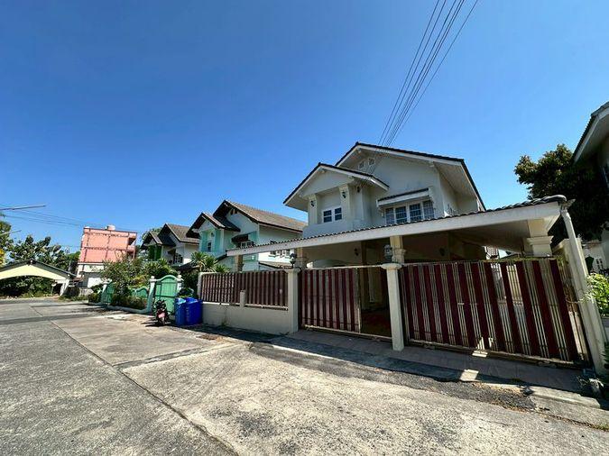 picture Newly renovated detached house for rent in Ladda House Sriracha, Chonburi. - 2/19