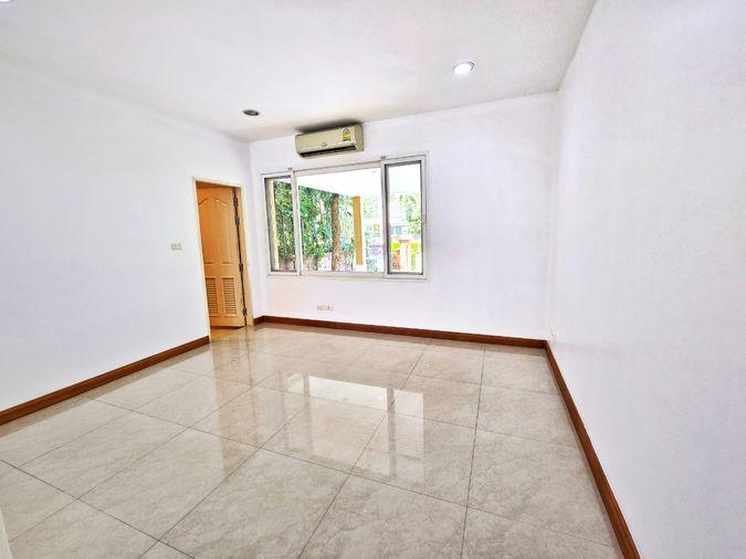 รูป ขาย ม.ลัดดารมย์ ราชพฤกษ์-ปิ่นเกล้า ตลิ่งชัน บ้านรีโนเวทใหม่ ติดถนนเมน  125.2 ตรว. 265 ตรม. มีสวนข้างบ้านขนาดใหญ่ พร้อมเข้าอยู่ - รูปที่ 15/40