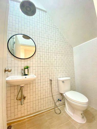 picture Renovated secondhand townhome in Golden Place housing estate, near Saha Group, Sriracha. - 8/16