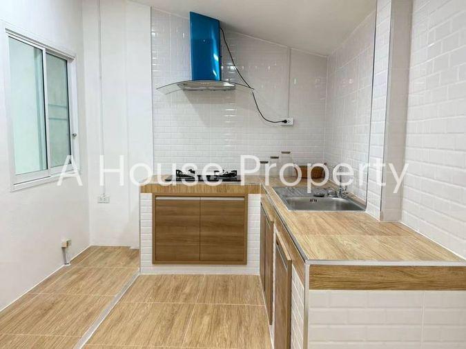 picture Two-story townhome for sale in The Central 2 Nong Yai Bu-Sriracha, Chonburi. - 11/18