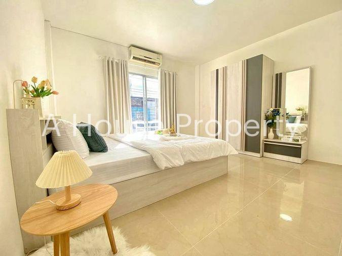 picture Renovated secondhand townhome in Golden Place housing estate, near Saha Group, Sriracha. - 11/16