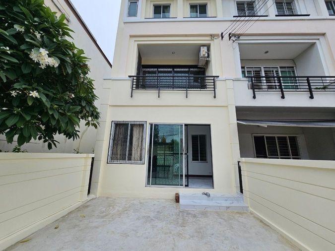 picture House For Sale Baan Klang Muang The Royal Monaco Srinakarin Pattanakarn - 2/10