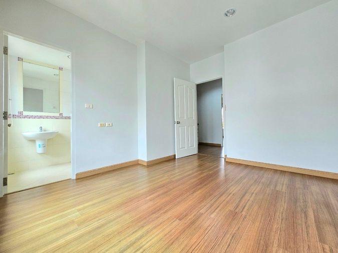 picture House For Sale Baan Klang Muang The Royal Monaco Srinakarin Pattanakarn - 10/10