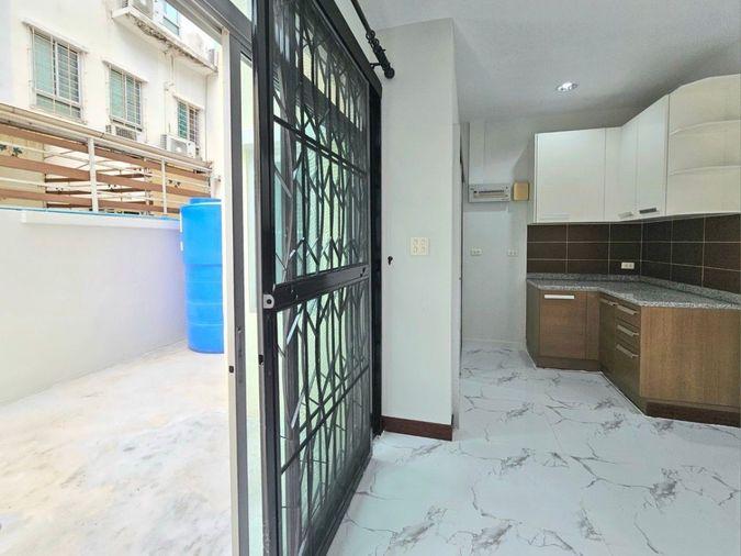 picture House For Sale Baan Klang Muang The Royal Monaco Srinakarin Pattanakarn - 6/10