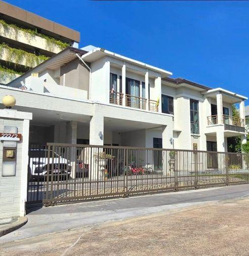 รูป 🔥 ขายด่วน! บ้านเดี่ยว Super Luxury ใจสุขุมวิท ราคาต่ำกว่าตลาดกว่า 28 ล้าน - รูปที่ 2/9