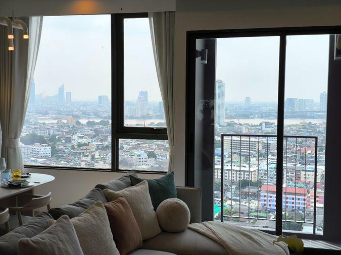 picture Reference Sathorn-Wongwianyai Condo, 130 meters to BTS Wongwianyai. - 2/19