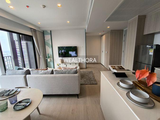 picture Reference Sathorn-Wongwianyai Condo, 130 meters to BTS Wongwianyai. - 7/19