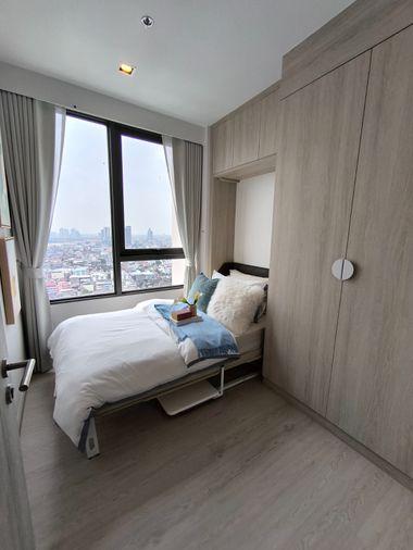 picture Reference Sathorn-Wongwianyai Condo, 130 meters to BTS Wongwianyai. - 8/19