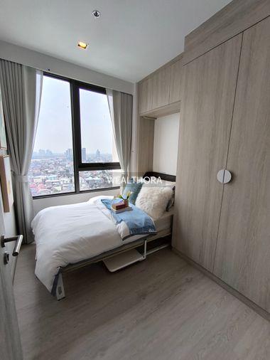 picture Reference Sathorn-Wongwianyai Condo, 130 meters to BTS Wongwianyai. - 8/19