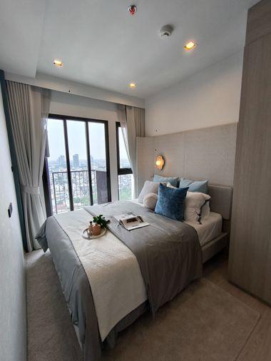 picture Reference Sathorn-Wongwianyai Condo, 130 meters to BTS Wongwianyai. - 12/19