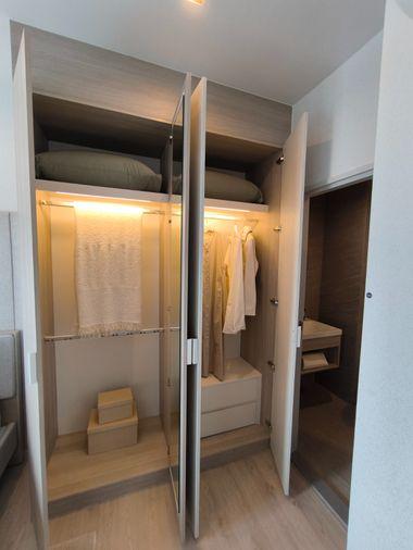 picture Reference Sathorn-Wongwianyai Condo, 130 meters to BTS Wongwianyai. - 14/19