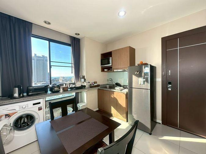 picture Selling The Sky Sriracha, a luxury condo. Beautiful unit, high floor, fully furnished and move in Ready - 6/10
