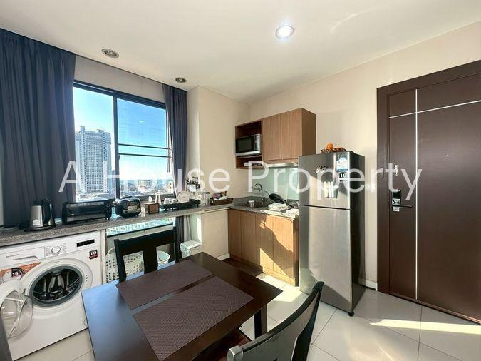 picture Selling The Sky Sriracha, a luxury condo. Beautiful unit, high floor, fully furnished and move in Ready - 6/10