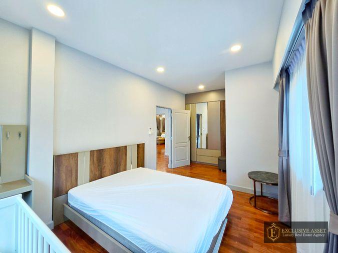 รูป ขายด่วน ม.แกรนด์บางกอก บูเลอวาร์ด สาทร บ้านแปลงมุม สภาพดี 101.3 ตรว. 348 ตรม. สนามหญ้ากว้าง พร้อมเข้าอยู่ - รูปที่ 37/42