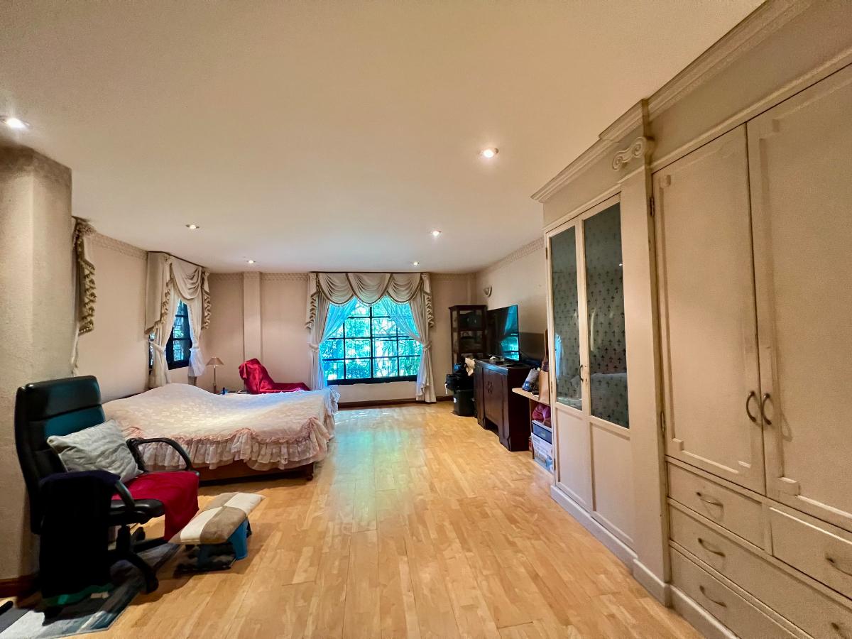 รูป ขายบ้านเดี่ยวหรู 3 ชั้น ใจกลางเมืองลาดพร้าว สไตล์ Classic European / Classic Luxury โถงสูง Double Volume สง่างามเหนือระดับ - รูปที่ 22/43
