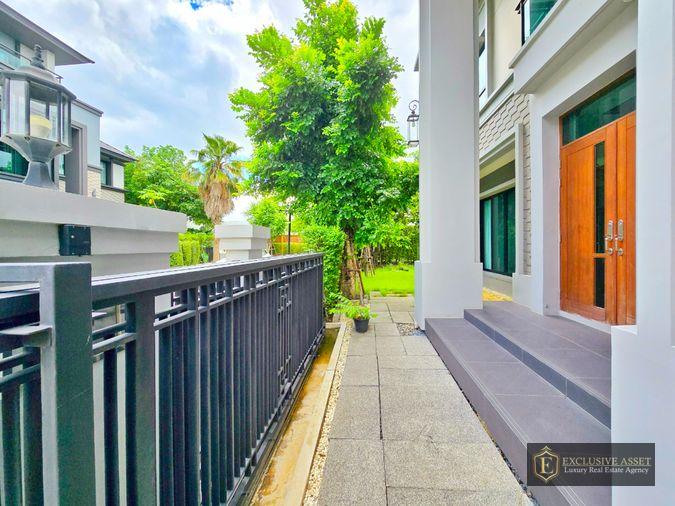 รูป ขายด่วน ม.แกรนด์บางกอก บูเลอวาร์ด สาทร บ้านแปลงมุม สภาพดี 101.3 ตรว. 348 ตรม. สนามหญ้ากว้าง พร้อมเข้าอยู่ - รูปที่ 8/42