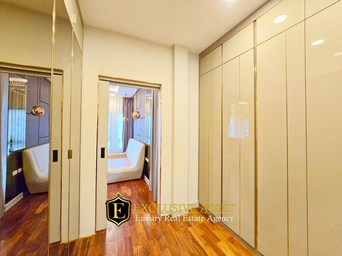 รูป ขายด่วน ม.แกรนด์บางกอก บูเลอวาร์ด สาทร บ้านแปลงมุม สภาพดี 101.3 ตรว. 348 ตรม. สนามหญ้ากว้าง พร้อมเข้าอยู่ - รูปที่ 30/42