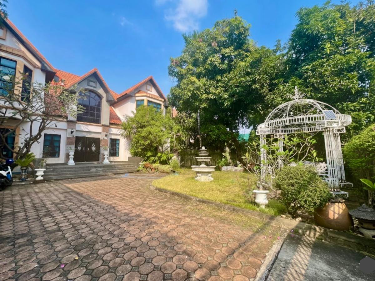 รูป ขายบ้านเดี่ยวหรู 3 ชั้น ใจกลางเมืองลาดพร้าว สไตล์ Classic European / Classic Luxury โถงสูง Double Volume สง่างามเหนือระดับ - รูปที่ 39/43