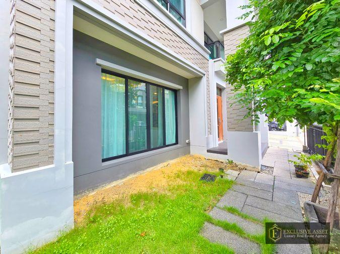 รูป ขายด่วน ม.แกรนด์บางกอก บูเลอวาร์ด สาทร บ้านแปลงมุม สภาพดี 101.3 ตรว. 348 ตรม. สนามหญ้ากว้าง พร้อมเข้าอยู่ - รูปที่ 7/42