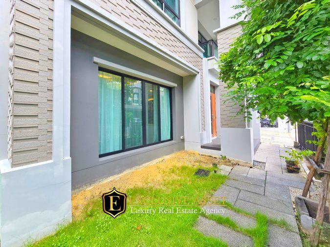 รูป ขายด่วน ม.แกรนด์บางกอก บูเลอวาร์ด สาทร บ้านแปลงมุม สภาพดี 101.3 ตรว. 348 ตรม. สนามหญ้ากว้าง พร้อมเข้าอยู่ - รูปที่ 7/42