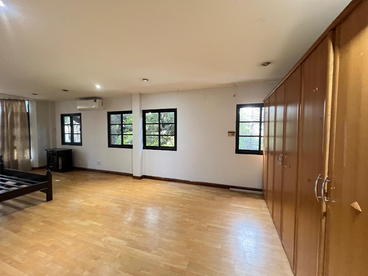 รูป ขายบ้านเดี่ยวหรู 3 ชั้น ใจกลางเมืองลาดพร้าว สไตล์ Classic European / Classic Luxury โถงสูง Double Volume สง่างามเหนือระดับ - รูปที่ 16/43
