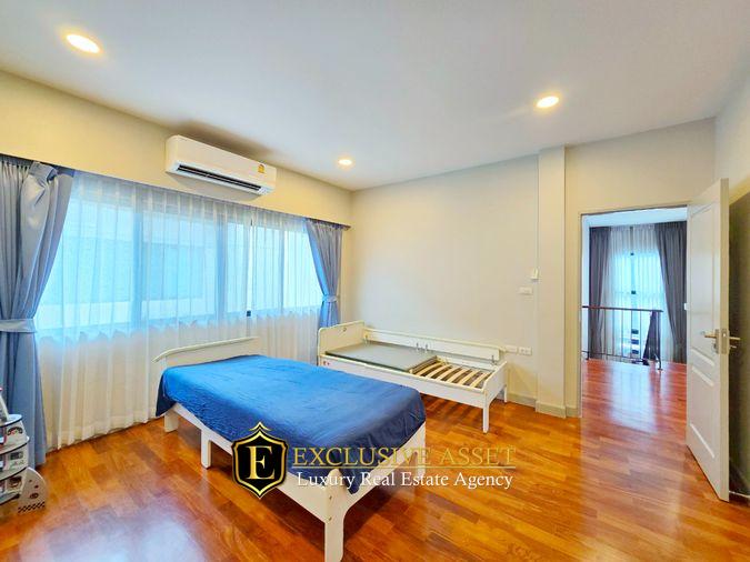 รูป ขายด่วน ม.แกรนด์บางกอก บูเลอวาร์ด สาทร บ้านแปลงมุม สภาพดี 101.3 ตรว. 348 ตรม. สนามหญ้ากว้าง พร้อมเข้าอยู่ - รูปที่ 34/42