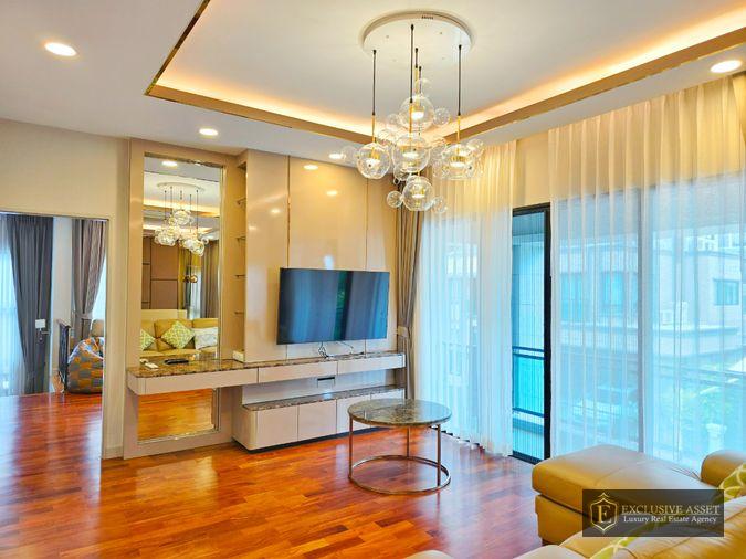 รูป ขายด่วน ม.แกรนด์บางกอก บูเลอวาร์ด สาทร บ้านแปลงมุม สภาพดี 101.3 ตรว. 348 ตรม. สนามหญ้ากว้าง พร้อมเข้าอยู่ - รูปที่ 29/42