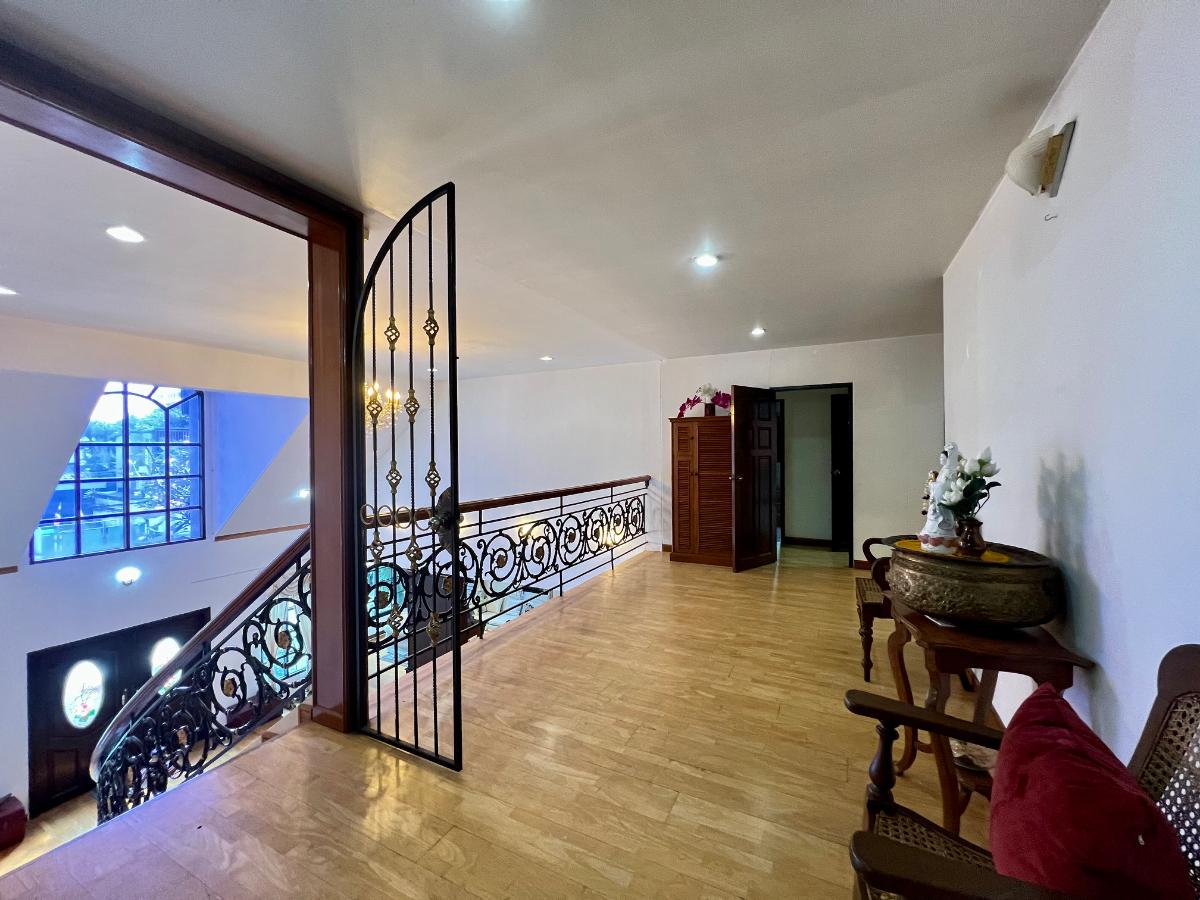รูป ขายบ้านเดี่ยวหรู 3 ชั้น ใจกลางเมืองลาดพร้าว สไตล์ Classic European / Classic Luxury โถงสูง Double Volume สง่างามเหนือระดับ - รูปที่ 11/43