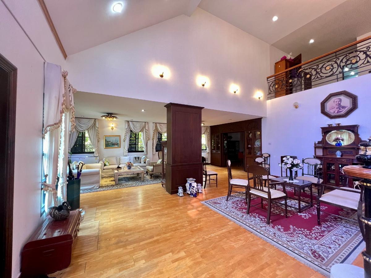 รูป ขายบ้านเดี่ยวหรู 3 ชั้น ใจกลางเมืองลาดพร้าว สไตล์ Classic European / Classic Luxury โถงสูง Double Volume สง่างามเหนือระดับ - รูปที่ 3/43
