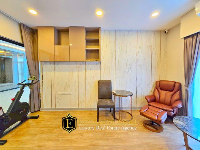 รูป ขายด่วน ม.แกรนด์บางกอก บูเลอวาร์ด สาทร บ้านแปลงมุม สภาพดี 101.3 ตรว. 348 ตรม. สนามหญ้ากว้าง พร้อมเข้าอยู่ - รูปที่ 16/42