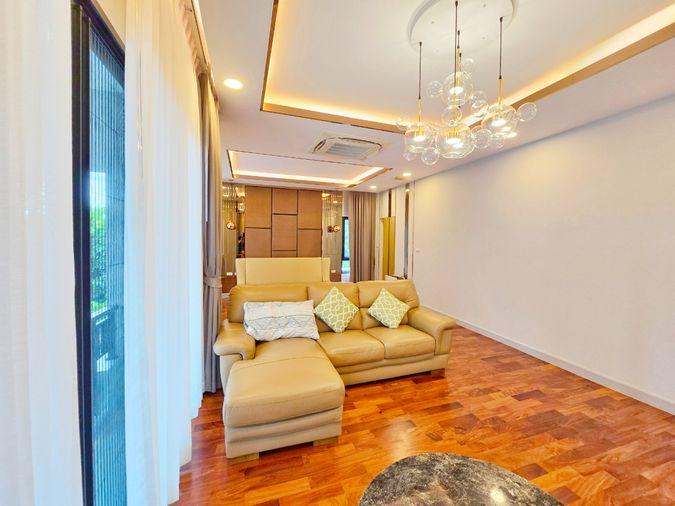 รูป ขายด่วน ม.แกรนด์บางกอก บูเลอวาร์ด สาทร บ้านแปลงมุม สภาพดี 101.3 ตรว. 348 ตรม. สนามหญ้ากว้าง พร้อมเข้าอยู่ - รูปที่ 26/42