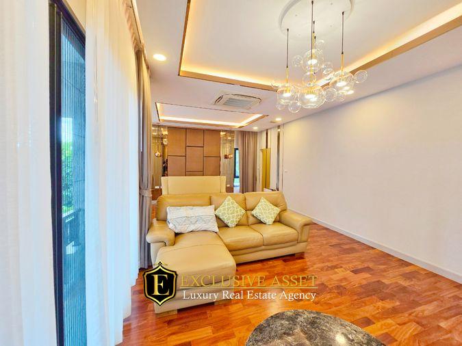 รูป ขายด่วน ม.แกรนด์บางกอก บูเลอวาร์ด สาทร บ้านแปลงมุม สภาพดี 101.3 ตรว. 348 ตรม. สนามหญ้ากว้าง พร้อมเข้าอยู่ - รูปที่ 26/42