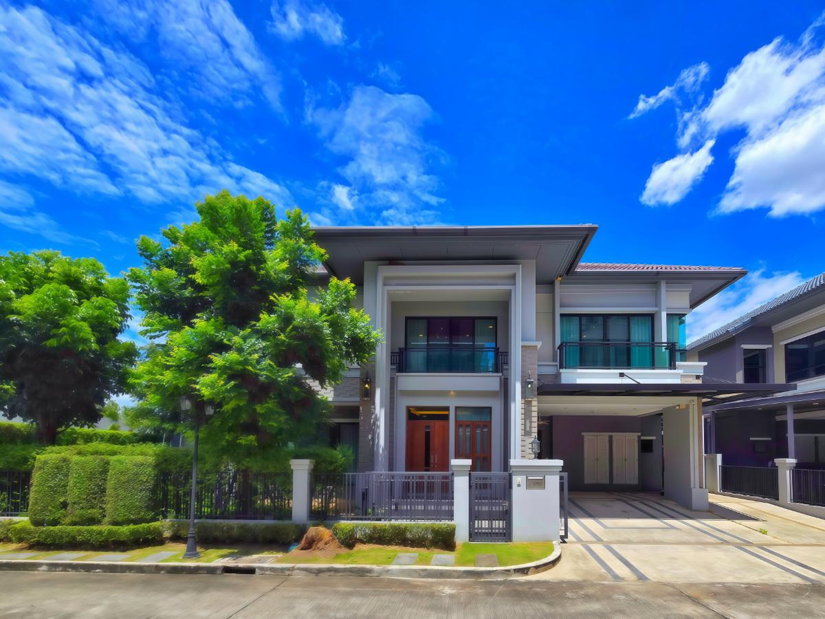 รูป ขายด่วน ม.แกรนด์บางกอก บูเลอวาร์ด สาทร บ้านแปลงมุม สภาพดี 101.3 ตรว. 348 ตรม. สนามหญ้ากว้าง พร้อมเข้าอยู่ - รูปที่ 1/42