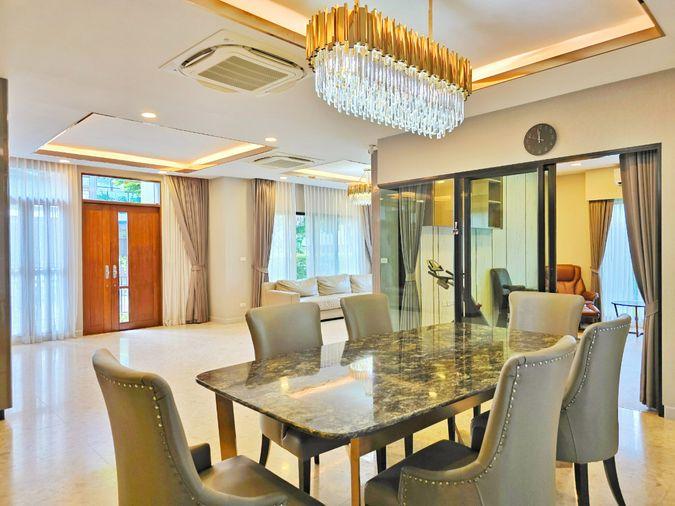 รูป ขายด่วน ม.แกรนด์บางกอก บูเลอวาร์ด สาทร บ้านแปลงมุม สภาพดี 101.3 ตรว. 348 ตรม. สนามหญ้ากว้าง พร้อมเข้าอยู่ - รูปที่ 14/42