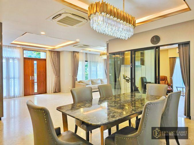 รูป ขายด่วน ม.แกรนด์บางกอก บูเลอวาร์ด สาทร บ้านแปลงมุม สภาพดี 101.3 ตรว. 348 ตรม. สนามหญ้ากว้าง พร้อมเข้าอยู่ - รูปที่ 14/42