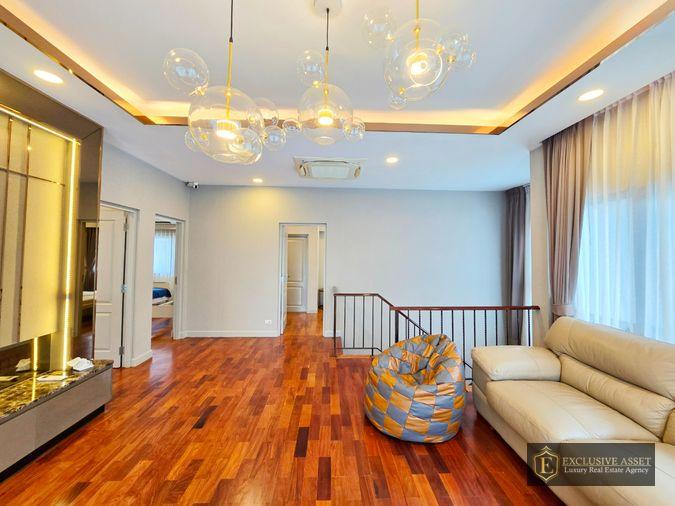 รูป ขายด่วน ม.แกรนด์บางกอก บูเลอวาร์ด สาทร บ้านแปลงมุม สภาพดี 101.3 ตรว. 348 ตรม. สนามหญ้ากว้าง พร้อมเข้าอยู่ - รูปที่ 22/42
