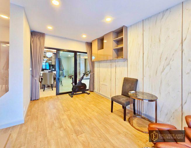 รูป ขายด่วน ม.แกรนด์บางกอก บูเลอวาร์ด สาทร บ้านแปลงมุม สภาพดี 101.3 ตรว. 348 ตรม. สนามหญ้ากว้าง พร้อมเข้าอยู่ - รูปที่ 17/42