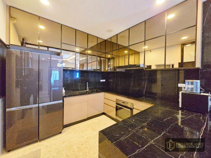 รูป ขายด่วน ม.แกรนด์บางกอก บูเลอวาร์ด สาทร บ้านแปลงมุม สภาพดี 101.3 ตรว. 348 ตรม. สนามหญ้ากว้าง พร้อมเข้าอยู่ - รูปที่ 19/42