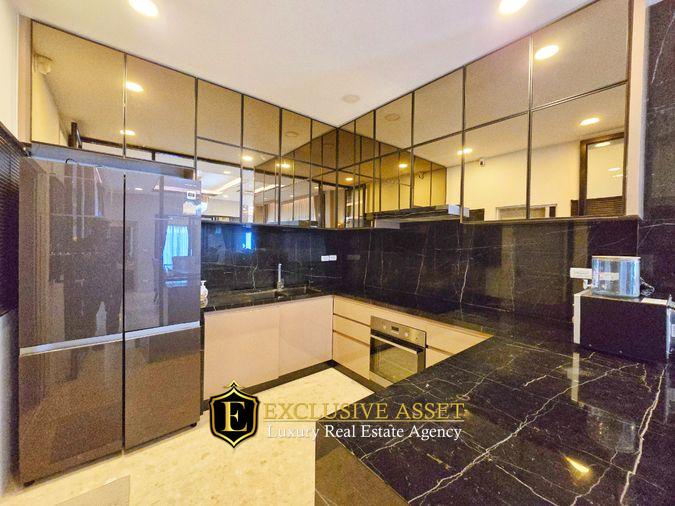 รูป ขายด่วน ม.แกรนด์บางกอก บูเลอวาร์ด สาทร บ้านแปลงมุม สภาพดี 101.3 ตรว. 348 ตรม. สนามหญ้ากว้าง พร้อมเข้าอยู่ - รูปที่ 19/42