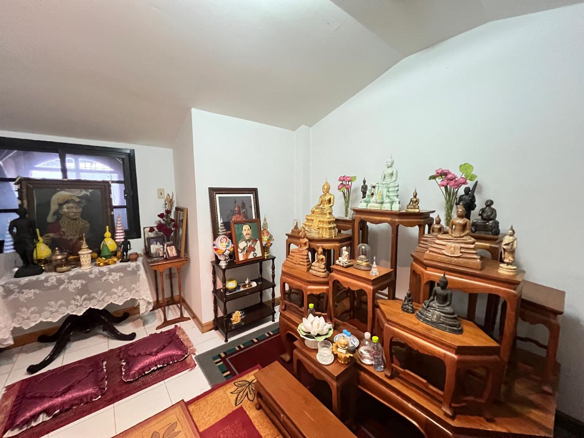 รูป ขายบ้านเดี่ยวหรู 3 ชั้น ใจกลางเมืองลาดพร้าว สไตล์ Classic European / Classic Luxury โถงสูง Double Volume สง่างามเหนือระดับ - รูปที่ 31/43