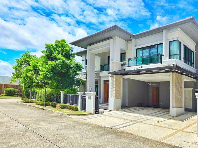 รูป ขายด่วน ม.แกรนด์บางกอก บูเลอวาร์ด สาทร บ้านแปลงมุม สภาพดี 101.3 ตรว. 348 ตรม. สนามหญ้ากว้าง พร้อมเข้าอยู่ - รูปที่ 2/42