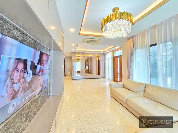 รูป ขายด่วน ม.แกรนด์บางกอก บูเลอวาร์ด สาทร บ้านแปลงมุม สภาพดี 101.3 ตรว. 348 ตรม. สนามหญ้ากว้าง พร้อมเข้าอยู่ - รูปที่ 11/42
