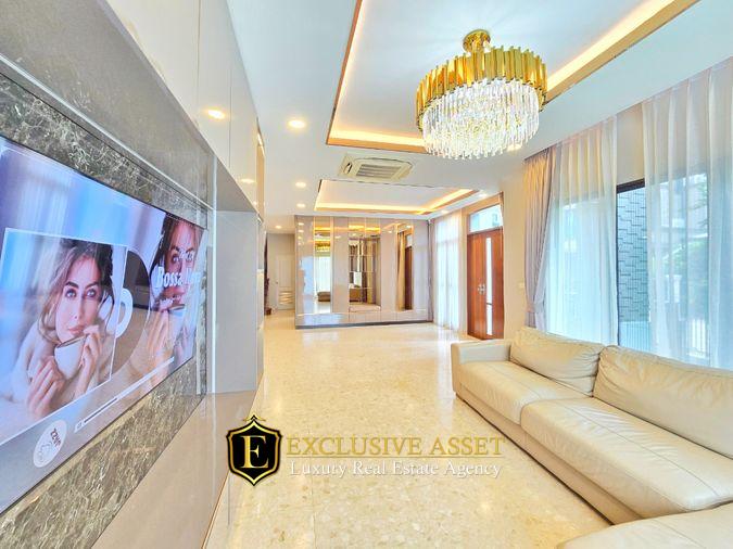 รูป ขายด่วน ม.แกรนด์บางกอก บูเลอวาร์ด สาทร บ้านแปลงมุม สภาพดี 101.3 ตรว. 348 ตรม. สนามหญ้ากว้าง พร้อมเข้าอยู่ - รูปที่ 11/42