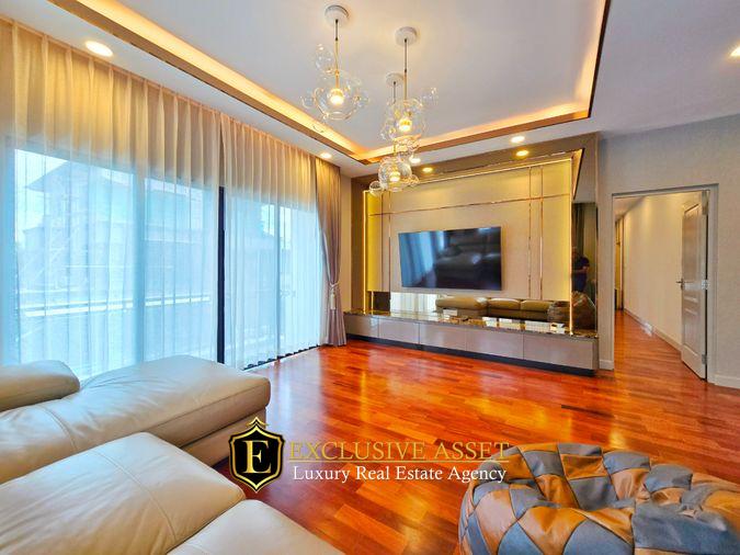 รูป ขายด่วน ม.แกรนด์บางกอก บูเลอวาร์ด สาทร บ้านแปลงมุม สภาพดี 101.3 ตรว. 348 ตรม. สนามหญ้ากว้าง พร้อมเข้าอยู่ - รูปที่ 24/42