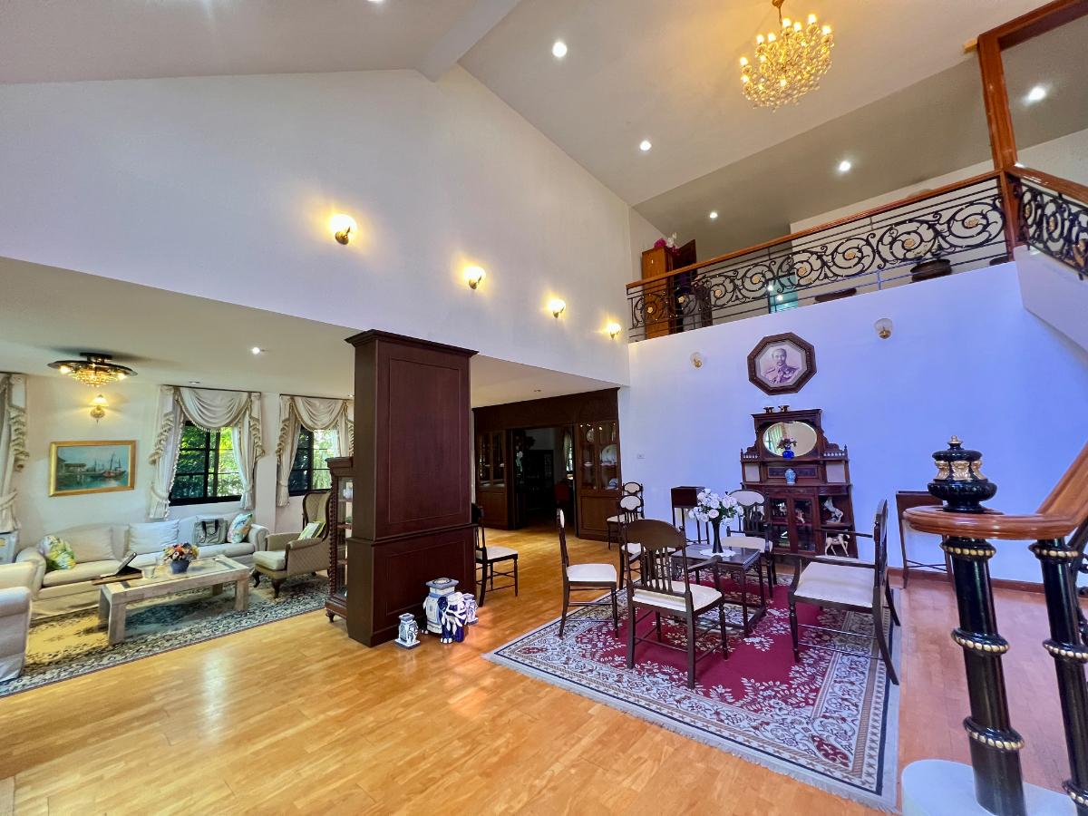 รูป ขายบ้านเดี่ยวหรู 3 ชั้น ใจกลางเมืองลาดพร้าว สไตล์ Classic European / Classic Luxury โถงสูง Double Volume สง่างามเหนือระดับ - รูปที่ 1/43
