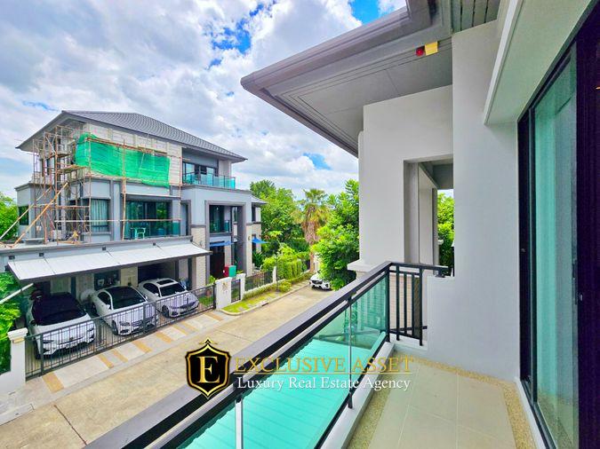 รูป ขายด่วน ม.แกรนด์บางกอก บูเลอวาร์ด สาทร บ้านแปลงมุม สภาพดี 101.3 ตรว. 348 ตรม. สนามหญ้ากว้าง พร้อมเข้าอยู่ - รูปที่ 25/42